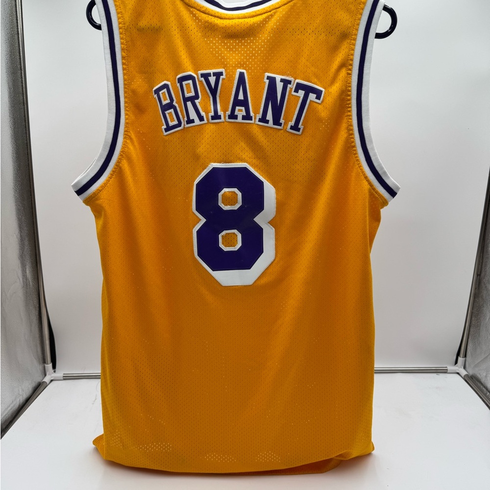 Mitchell & Ness Kobe Bryant #8 Hardwood Classic 1996-1997 - Size 48 (M)